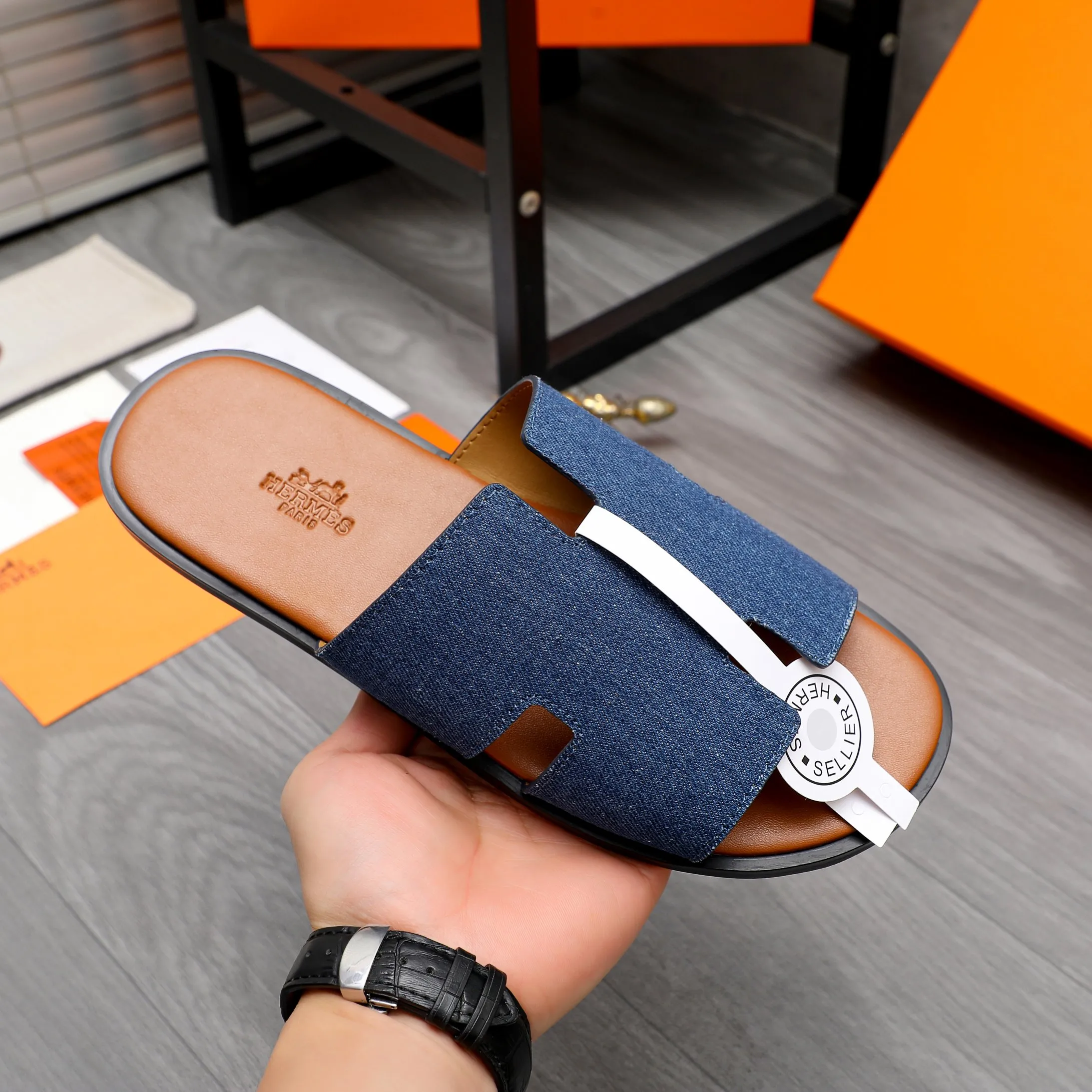 Men's shoes 💰280 Product trademark: Hermes "Hermes" slippers True size: 38-46 Product material: Denim breathable upper, microfiber lining, original outsole